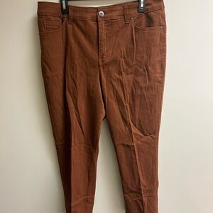 Women's Straight Leg Jeans in Brown